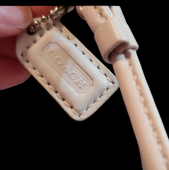 COACH WRISTLET COATED CANVAS EUC. - Picture 5 of 6